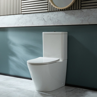 Stand-WC mit aufgesetztem Spülkasten & Spülknopf in Schwarz inkl. Sitz mit Absenkautomatik – Weiß - Colby - Hudson Reed