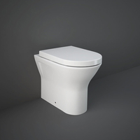 Stand-WC ohne Spülrand Sitz mit Absenkautomatik & überlappendem Deckel Glanz Weiß – RAK Resort x Hudson Reed