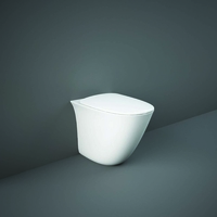Stand-WC oval ohne Spülrand Sitz mit Absenkautomatik Glanz Weiß – RAK Sensation x Hudson Reed