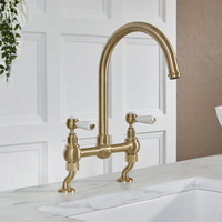 Traditionelle Küchen-Brückenarmatur – inkl. schwenkbarem Hahn (geschwungen) - satiniertes Gold – Elizabeth