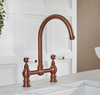 Traditionelle Küchen-Brückenarmatur – inkl. schwenkbarem Hahn (geschwungen) – satiniertes Kupfer – Elizabeth