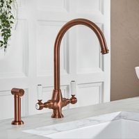 Traditionelle Küchenarmatur – inkl. ausziehbarer Spülbrause und schwenkbarem Hahn (geschwungen) – satiniertes Kupfer – Elizabeth