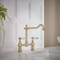 Traditionelle Küchenarmatur mit schwenkbarem Hahn (gerade),  gebürstetes Gold – Elizabeth Hudson Reed