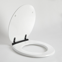 Traditioneller weißer Toilettensitz mit Scharnieren in Schwarz - Richmond Hudson Reed