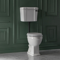 Traditionelles WC mit Spülkasten – inkl. Spülkastenzubehör in Schwarz und Sitz in Weiß – Richmond