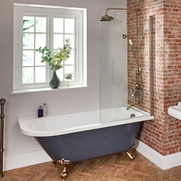 Vorwand Badewanne in Steingrau mit Aufsatz in Gold,  1685mm x 750mm,  Links- oder Rechtsbündig – Füße in gebürstetem Gold – Elton Hudson Reed