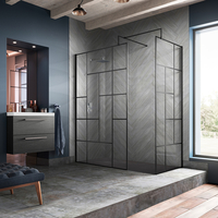 Walk-In Eckeinbau Dusche mit abstraktem Gittermuster in Schwarz,  mit Duschwanne - Größe & Seitenpaneel wählbar - Hudson Reed