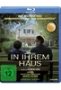 In ihrem Haus