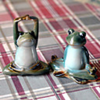 4 "Playing Frosch Keramik Collectibles (2-teilig)