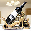 7.75 "H Modern Style Polyresin Charakter Collectibles (ohne Weinflasche)