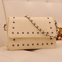 Caelyn Damenmode Creme Schädel-Muster Rivet Umhängetasche