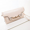 Caelyn Frauen Creme Metallschnalle Tragbare Clutch
