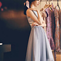 Caelyn Frauen Drape ärmel Bildschirm-Farbkleid