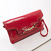 Caelyn Frauen Elegante rote Metallschnalle Tragbare Clutch