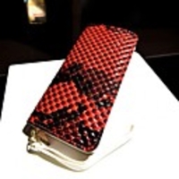 Caelyn Frauen Elegante rote Schlange Muster Lange Clutch