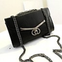 Caelyn Frauen Metall Kette Basic PU-Leder-Schwarz-Umhängetasche