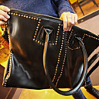 Caelyn Frauen schwarz Fettige Leder Nagel Hobos (11 43 32)