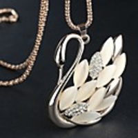 J G Refined Swan Form Opalhalskette