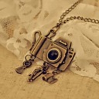 J G Vintage Camera Form-Halskette