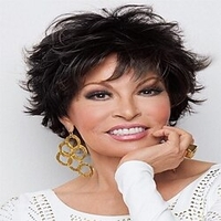 Kurzhaarperücke Braun gemischter Pixie-Schnitt für weiße Frauen Zottelige rotbraune Lockenperücke mit Pony Natürlich gewellte Kunsthaarperücke für die tägliche Party