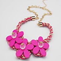 Kushang Kristallperlen Wrapped Holz-Blumen-Halskette