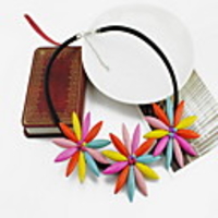 Kushang Peppers Luxus Gerbera-Gänseblümchen-Halskette (Multi-Color)