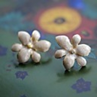 Maizi Die Blumen-Ohrstecker