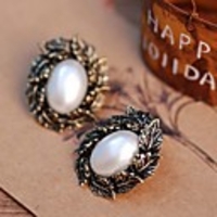 Maizi Frauen-Blatt-Form-Perle Ohrstecker