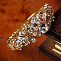 Maizi Frauen Diamond Cut Out Armband jik-264