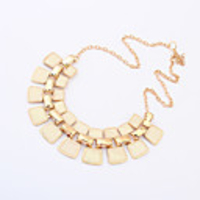 Maki Gem Eleganter Bonbon Beige Elegante Halskette