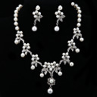 Mode Blumen-Diamant-Schmuck-Set (Halskette,  Ohrringe)