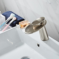 Wasserhahn-Set - Wasserfall Gebürsteter Nickel Mittellage Einhand Ein LochBath Taps Lightinthebox