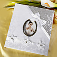 weißen Pailletten-Album mit dem Bogen