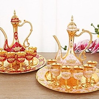 Weinbecher Set Schnapsbecher mit Flagon Tablett 8 Stück Set kreativ geschnitzten Weinkelch Retro Palast europäischen Stil Trinkgeschirr für Hochzeitsgeschenk Bankett