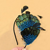 Weinlese-Feder Fascinator für Frauen ein Pc