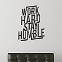 Wörter und Zitate Work Hard Bleiben Humble Wandsticker