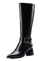 1 Stiefel aus mit Blockabsatz und Schnallen