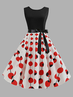 1950er Retro Kleid rot bedrucktes Muster Schärpe ärmelloses Jewel Neck Swing Dress