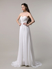 A-Linie-Brautkleid aus Chiffon mit trägerlosem Design und Deko-Applikation Mit Schleppe in Elfenbeinfarbe
