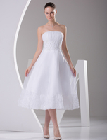 A-Linie-Brautkleid aus Satingewebe und trägerlosem Design und Pailletten wadenlang und Weiß