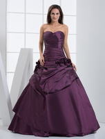 Abendkleid aus Taft in Dunkellila