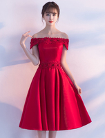 Abendkleid für Homecoming mit Bateau-Kragen Satingewebe A-Linie- und Perlen-Applikation in Burgunderrot