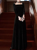 Abendkleid in A-Linie mit eckigem Ausschnitt; Velours; bodenlang; mit Perlen besetzt; formelle Abendkleider