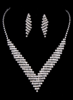 Aufwendiges Strass Hochzeit Schmuck Set in Silbern mit Outfit