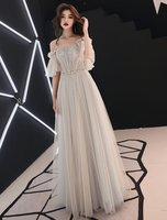 Ballkleider A-Linie- Ball kleider Hellgrau Hochzeit aus mattem Satin Abschlusskleider 1/2 Ärmel Formelle Kleider mit Carmenausschnitt und Schnürung