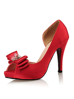 Beliebte Peeptoes aus Satin im Slip-On Style mit Schleife und Stilettos