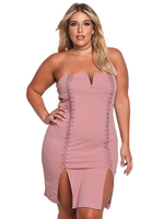 Übergroßes; figurbetontes Kleid Rosa trägerloses Schnüren; ärmelloses Tatting; rückenfreies; offenes; schulterfreies; tiefes; tiefes Midikleid