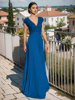 Blaues Brautkleid aus Spitze mit V-Ausschnitt