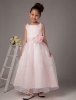 Blumenmädchen Kleid aus Satin in Rosa