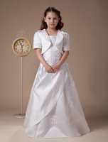Blumenmädchen Kleid aus Satin in Weiß
